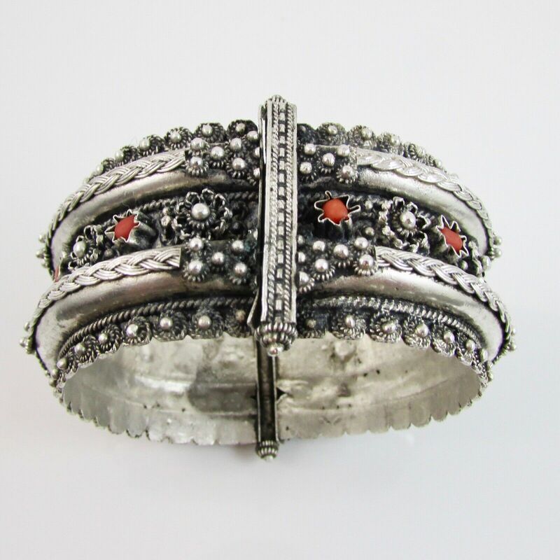 Vintage Sterling Silver Indian Designed Embossed Hinged Bangle with Coral 54.7g 1